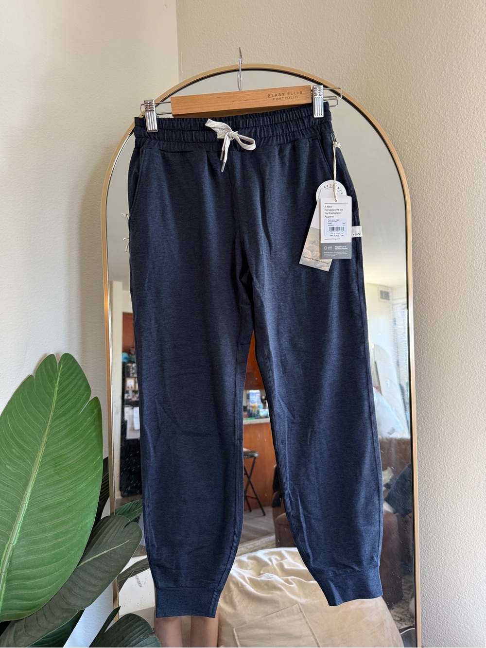 Vuori Women’s Performance Jogger in Midnight Heather